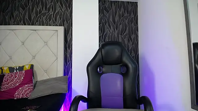 Snapshot of Dominik_Souza chatting on February 4, 3:40 pm Dominik Souza online show from February 4, 3:40 pm