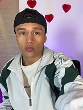 Snapshot of Dominik_Souza chatting on February 15, 7:43 pm Dominik Souza online show from February 15, 7:43 pm