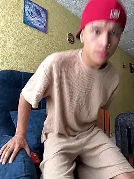 Snapshot of Dominik_Souza chatting on February 18, 8:49 pm Dominik Souza online show from February 18, 8:49 pm