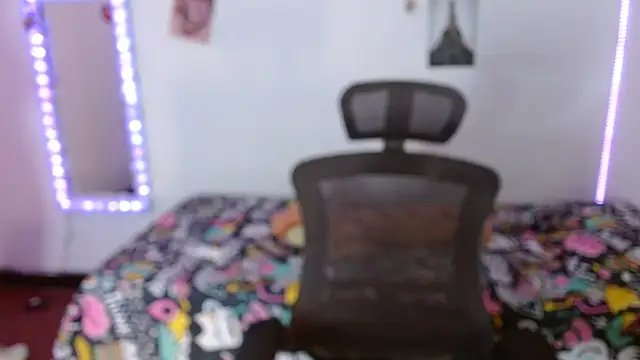 Snapshot of Lolitaa__VIP chatting on February 19, 8:16 pm Lolitaa VIP online show from February 19, 8:16 pm