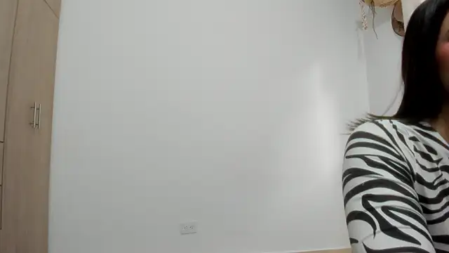 Hannakitten77 online show from March 5, 10:39 pm