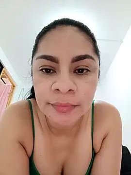 Snapshot of luna_pinky chatting on February 18, 3:30 pm luna pinky online show from February 18, 3:30 pm