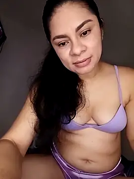 luna pinky online show from April 5, 9:01 pm