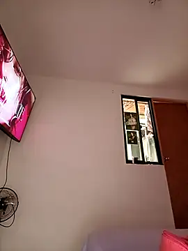 luna pinky online show from April 10, 4:12 pm