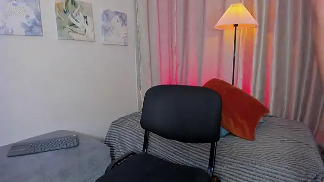 Snapshot of iam_logan chatting on February 19, 11:45 pm iam logan online show from February 19, 11:45 pm