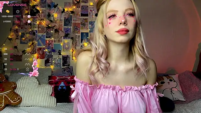 Snapshot of Akari-moon chatting on February 14, 4:04 pm Akari-moon online show from February 14, 4:04 pm