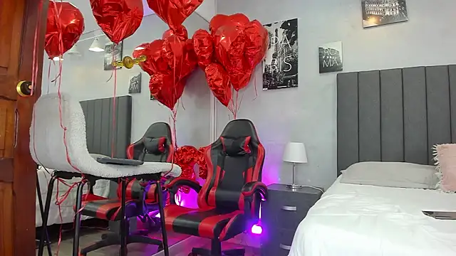 Snapshot of Raphael_Nyon chatting on February 26, 3:27 am Raphael Nyon online show from February 26, 3:27 am