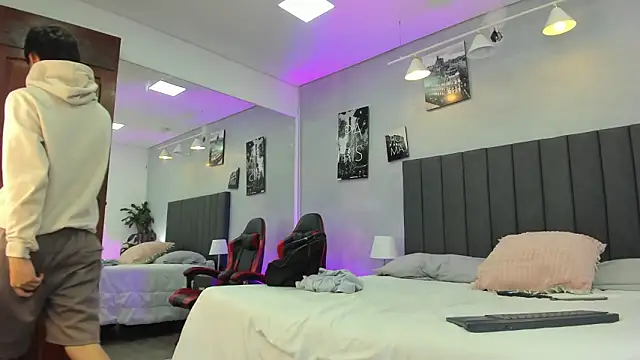 Snapshot of Raphael_Nyon chatting on March 1, 3:41 am Raphael Nyon online show from March 1, 3:41 am