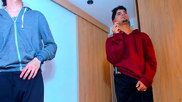 Snapshot of TheBatMansion chatting on February 6, 1:21 am TheBatMansion online show from February 6, 1:21 am