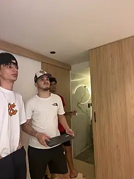 Snapshot of TheBatMansion chatting on March 3, 5:13 am TheBatMansion online show from March 3, 5:13 am