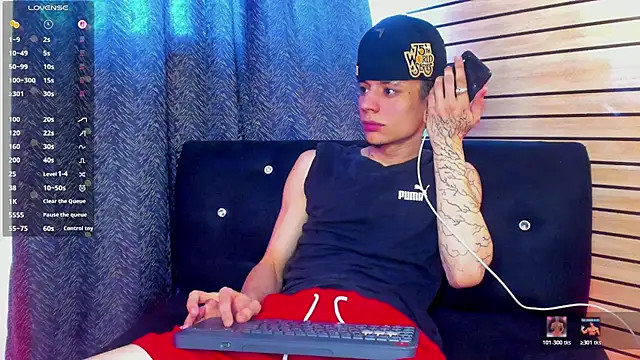 Snapshot of TheBatMansion chatting on June 14, 9:06 pm TheBatMansion online show from June 14, 9:06 pm