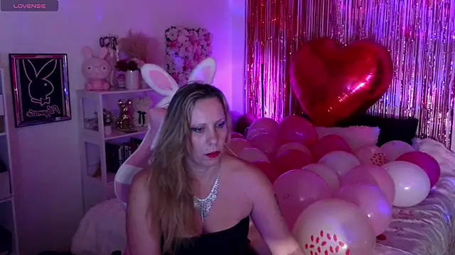 Snapshot of ArchangelTheFrancaise chatting on February 14, 9:33 pm ArchangelTheFrancaise online show from February 14, 9:33 pm