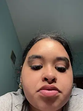 Aloyenita online show from May 8, 10:42 am