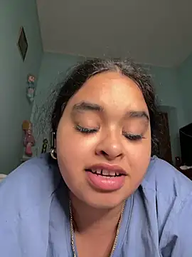 Aloyenita online show from May 9, 10:15 pm