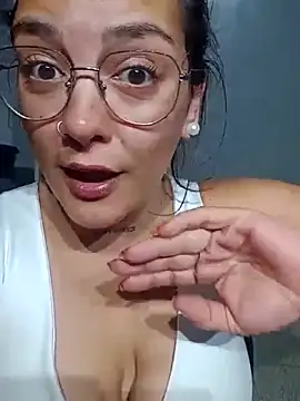 Snapshot of kuramaqueen chatting on February 20, 6:26 am kuramaqueen online show from February 20, 6:26 am