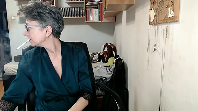 katemodel online show from October 31, 7:20 am