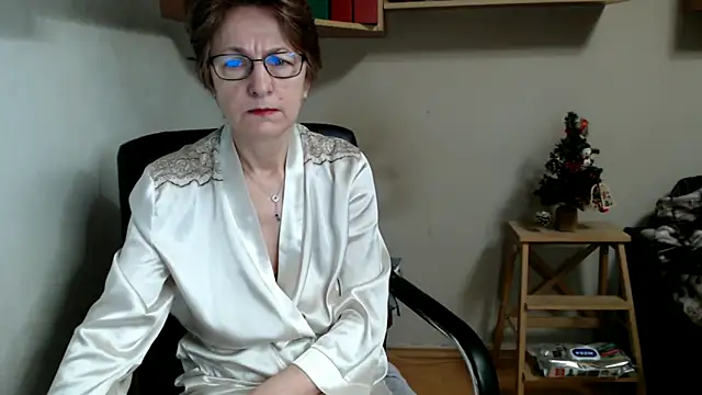 katemodel online show from January 7, 7:22 am