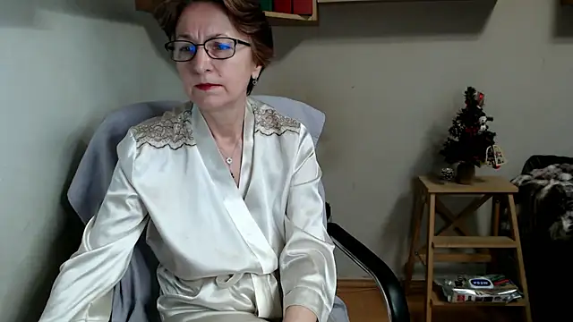 katemodel online show from January 9, 8:06 am