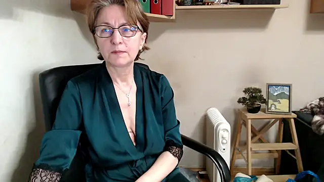 katemodel online show from April 8, 6:57 am