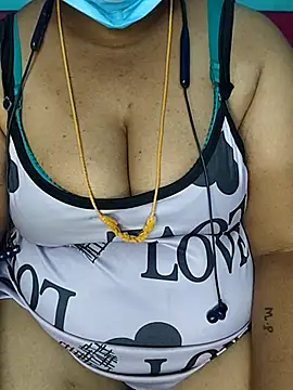 Snapshot of TamilSembaruthi143 chatting on February 20, 10:54 pm TamilSembaruthi143 online show from February 20, 10:54 pm