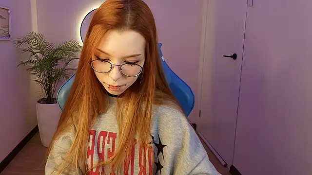 Snapshot of PinkAn8el chatting on February 4, 2:28 am PinkAn8el online show from February 4, 2:28 am