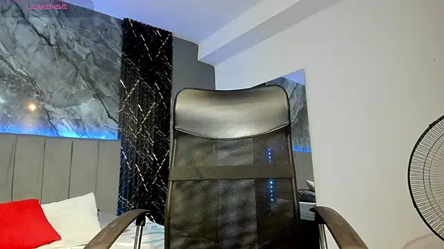 milo cruz  online show from February 13, 5:58 am