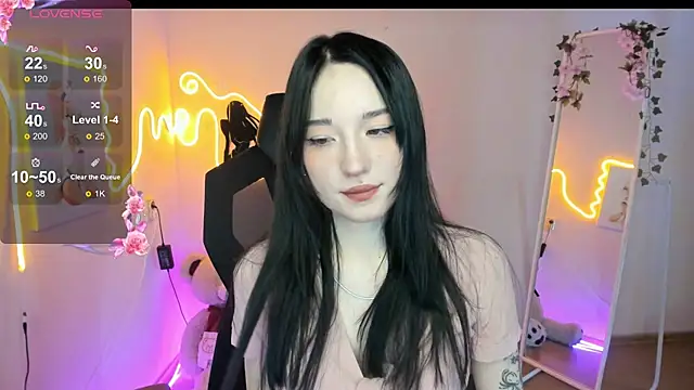 AliceeinWonderlanddd online show from March 28, 3:06 am