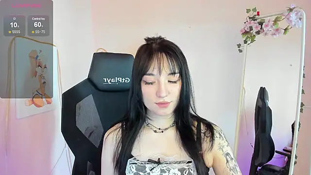AliceeinWonderlanddd online show from May 28, 2:09 am