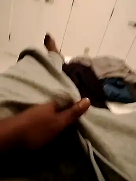 Snapshot of Droski21 chatting on February 28, 7:42 am Droski21 online show from February 28, 7:42 am