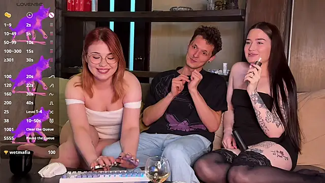 Snapshot of Three_Some_Dream chatting on May 10, 6:46 pm Three Some Dream online show from May 10, 6:46 pm