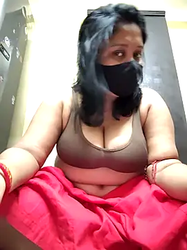 Curvy Trisha online show from March 1, 11:45 am