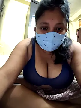 Snapshot of Curvy_Trisha chatting on May 2, 3:28 pm Curvy Trisha online show from May 2, 3:28 pm