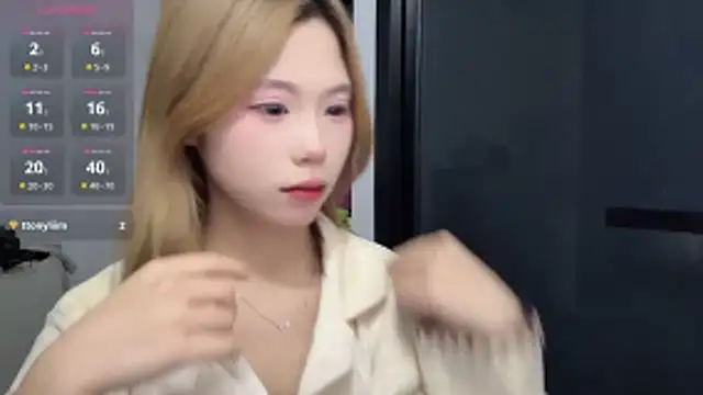 Snapshot of F-Qing chatting on March 4, 10:32 am F-Qing online show from March 4, 10:32 am