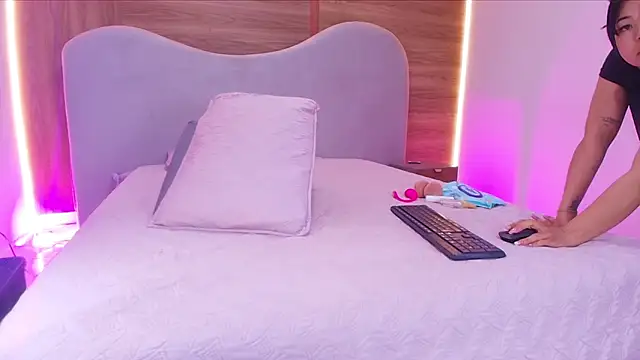 Snapshot of shaina_adams chatting on February 28, 12:06 pm shaina adams online show from February 28, 12:06 pm