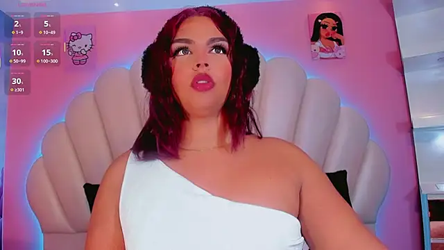 Snapshot of Maia_Hotts chatting on February 5, 5:01 am Maia Hotts online show from February 5, 5:01 am