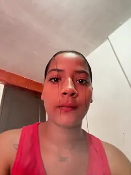 Snapshot of AyshelDoll1 chatting on June 18, 7:29 pm AyshelDoll1 online show from June 18, 7:29 pm