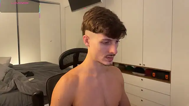 vitoraugustoxxx online show from March 3, 8:26 pm