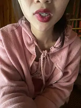 Snapshot of uyensexy chatting on February 23, 2:31 am uyensexy online show from February 23, 2:31 am