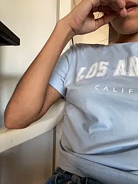 Snapshot of roc_i chatting on February 4, 11:31 pm roc i online show from February 4, 11:31 pm