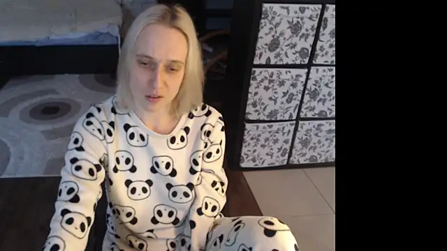 Snapshot of Your_guilty_pleasure1 chatting on February 7, 12:42 pm Your guilty pleasure1 online show from February 7, 12:42 pm