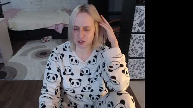 Snapshot of Your_guilty_pleasure1 chatting on February 20, 12:49 pm Your guilty pleasure1 online show from February 20, 12:49 pm