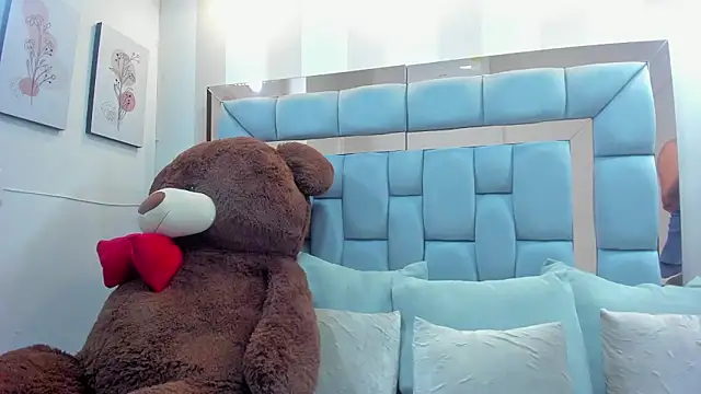 crystalstonee online show from February 14, 7:54 pm