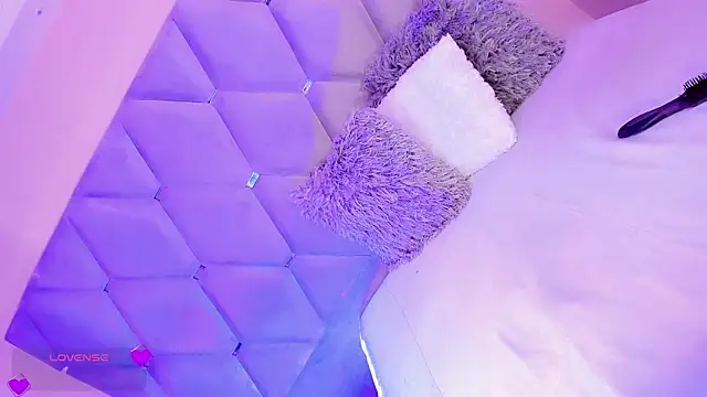 EmmaSweet23 online show from April 11, 8:24 pm