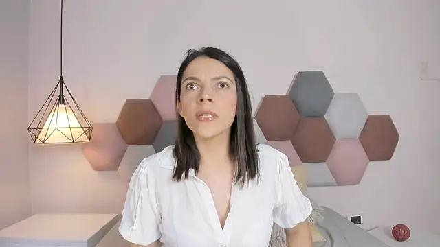 AnnaBroooks online show from April 9, 11:54 pm