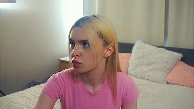 Snapshot of PatricePerlow chatting on February 15, 7:51 am PatricePerlow online show from February 15, 7:51 am