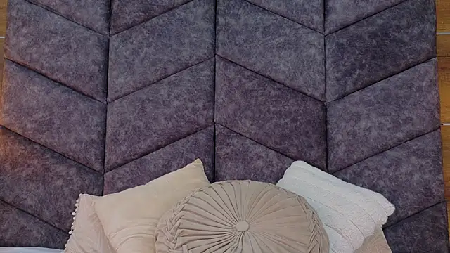 AnnieRouse   online show from April 1, 11:44 am