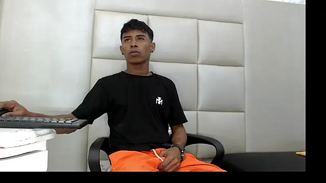 Snapshot of TonnyMarck chatting on February 15, 7:51 am TonnyMarck online show from February 15, 7:51 am