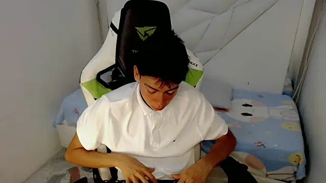 Snapshot of Liarr_ chatting on February 21, 8:10 pm Liarr online show from February 21, 8:10 pm