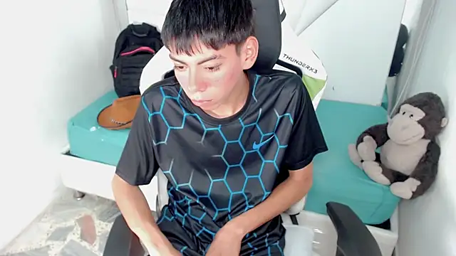 Snapshot of Liarr_ chatting on February 25, 7:45 pm Liarr online show from February 25, 7:45 pm