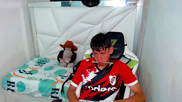 Liarr  online show from March 13, 8:04 pm